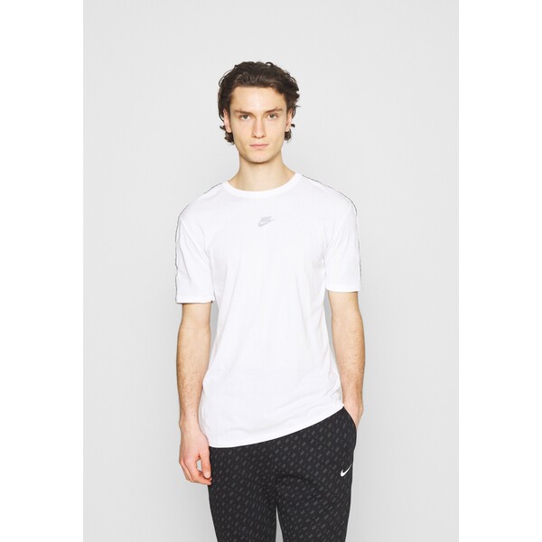 Nike Sportswear T-SHIRT NSW REPEAT T-shirt z nadrukiem white/light smoke grey NI122O0K6-A12
