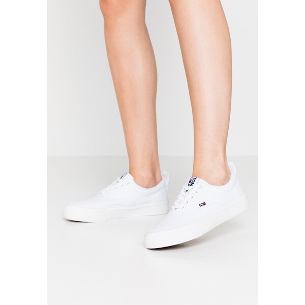 Tommy Jeans CLASSIC Sneakersy niskie white TOB11A04T-A11