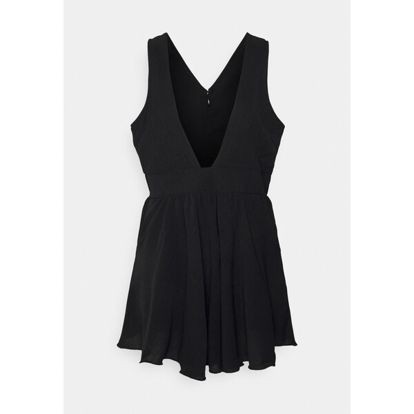 IN THE STYLE LORNA LUXE BLACK PLUNGE FLOATY PINAFORE PLAYSUIT Kombinezon black I0421T007-Q11