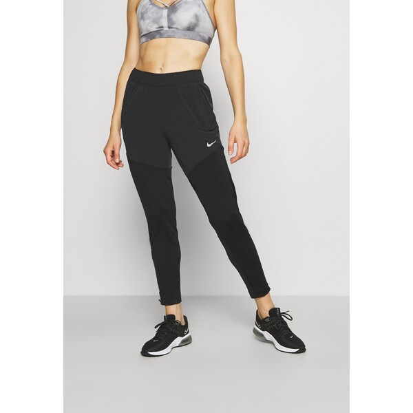 Nike Performance ESSENTIAL PANT Spodnie treningowe black/silver N1241E1D2-Q11