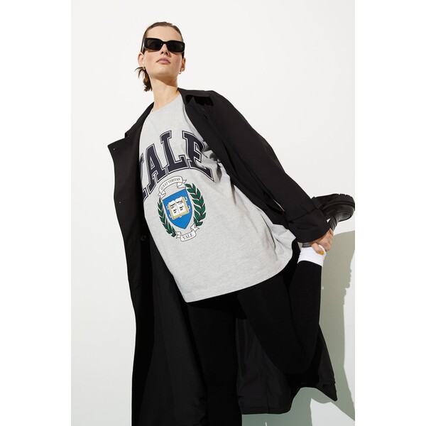 H&M Długi T-shirt z nadrukiem 1002471017 Jasnoszary melanż/Yale