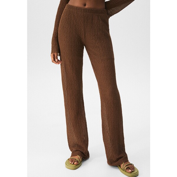 PULL&BEAR TEXTURED FLOWING Spodnie materiałowe brown PUC21A0NT-O11