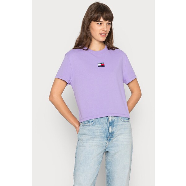 Tommy Jeans CENTER BADGE T-shirt z nadrukiem violet viola TOB21D0CN-I11