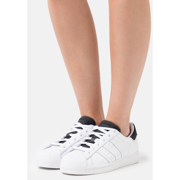 adidas Originals SUPERSTAR Sneakersy niskie footwear white/core black AD111A1TL-A11