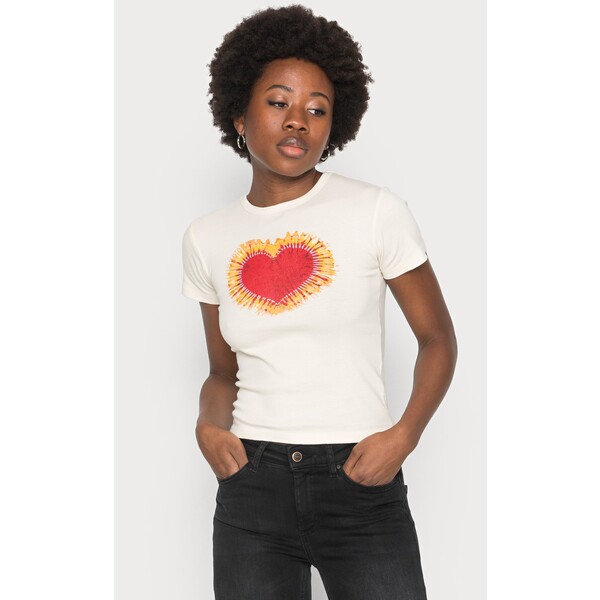 BDG Urban Outfitters HEART BABY TEE T-shirt z nadrukiem white QX721D02T-A11