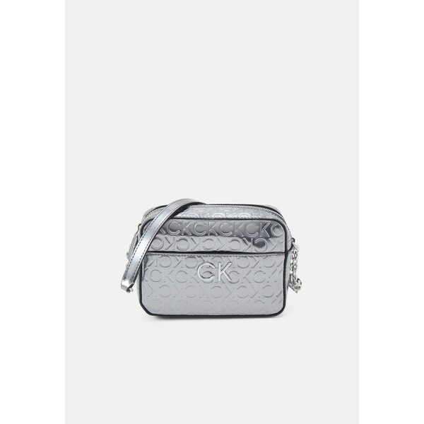Calvin Klein RE-LOCK CAMERA BAG Torba na ramię dark silver-coloured 6CA51H0T1-D11