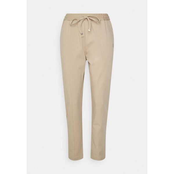 Tommy Hilfiger TAPERED PULL ON PANT Spodnie materiałowe beige TO121A0E4-B11