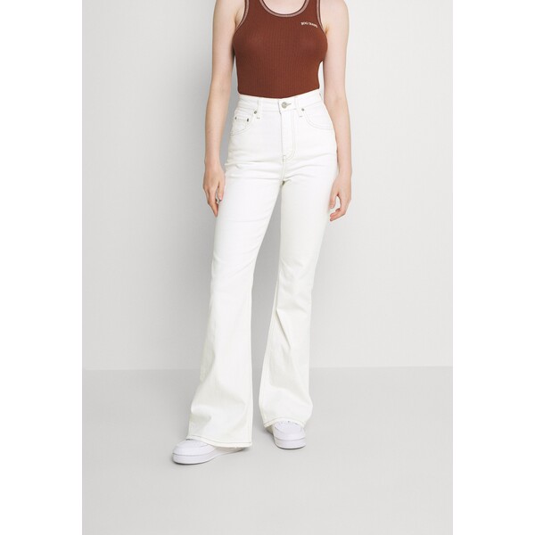BDG Urban Outfitters FLARE Jeansy Dzwony white QX721N03Q-A11
