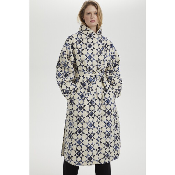 Soaked in Luxury Płaszcz puchowy blue quilted dot print SO921U01Q-K11