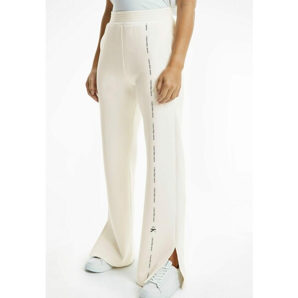 Calvin Klein Spodnie materiałowe white 6CA21A02Z-A11