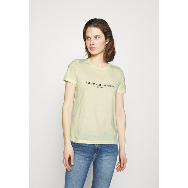 Tommy Hilfiger REGULAR TEE T-shirt z nadrukiem yellow TO121D0RR-E11