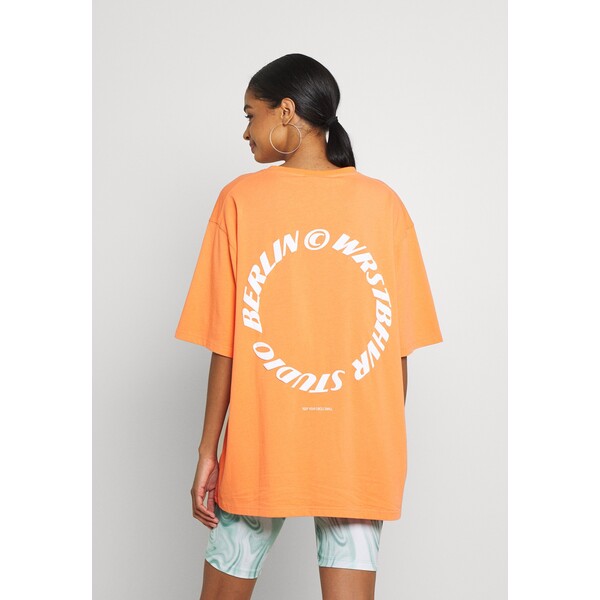 WRSTBHVR CIRCLE WASHED WOMEN T-shirt z nadrukiem orange WR821D00O-H11