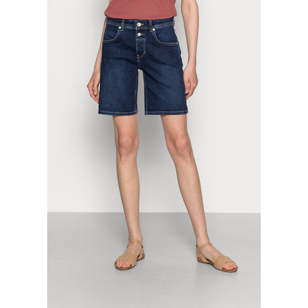 Marc O'Polo DENIM SHORTS RELAXED THEDA FIT REGULAR WAIST MID LENGTH Szorty jeansowe dark commercial wash MA321S02F-K11