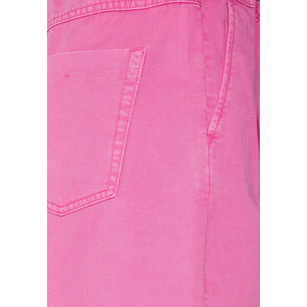 edc by Esprit Szorty jeansowe pink ED121S07C-J11
