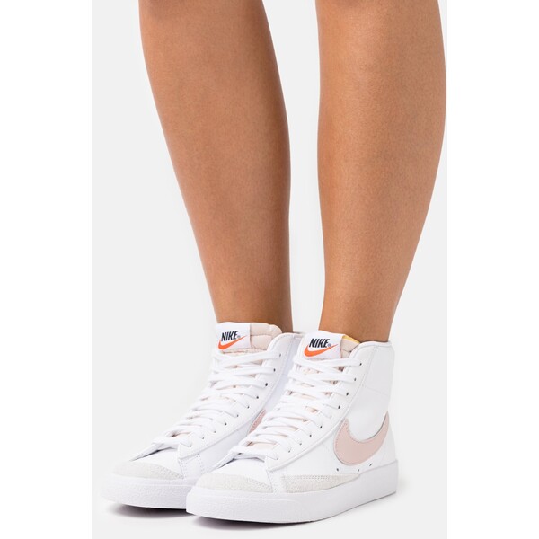 Nike Sportswear BLAZER MID 77 Sneakersy wysokie white/pink oxford/black/summit white NI111A0L2-A21