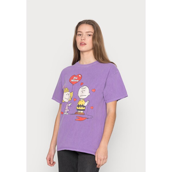 Vintage Supply OVERSIZED OVERDYED WITH BE MINE CHARLIE BROWN GRAPHIC T-shirt z nadrukiem purple VIO21D003-I11