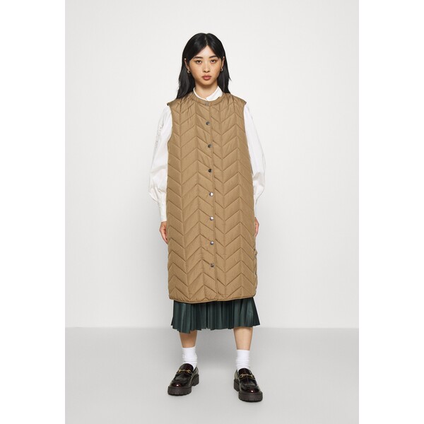 Pieces Petite PCFAWN LONG QUILTED VEST Kamizelka camel PIT21G00C-B11