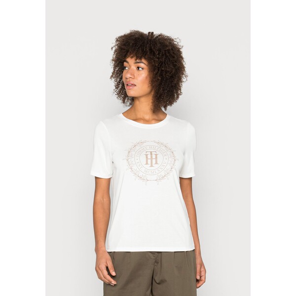 Tommy Hilfiger REGULAR CREST OPEN TEE T-shirt z nadrukiem ecru TO121D0X8-A11