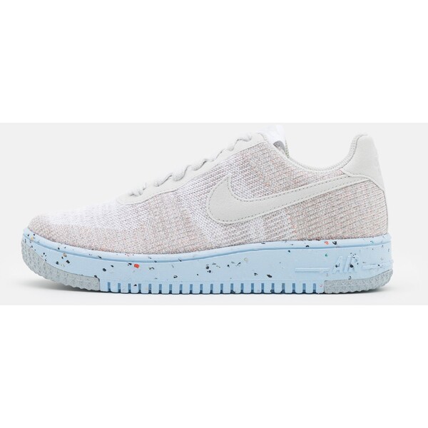 Nike Sportswear AF1 CRATER Sneakersy niskie white/chambray blue/volt/photon dust NI112O0J3-A12