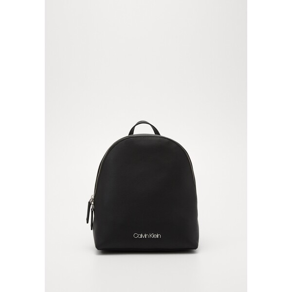 Calvin Klein ROUND BP SM Plecak black 6CA51Q019-Q11