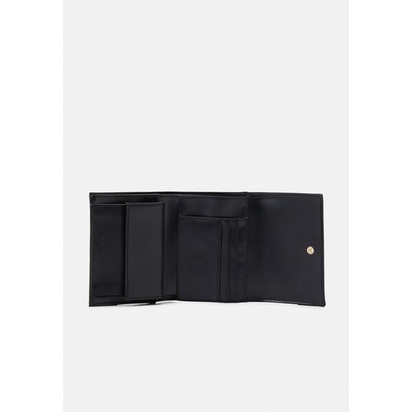 Calvin Klein RELOCK TRIFOLD Portfel black 6CA51F0AF-Q11
