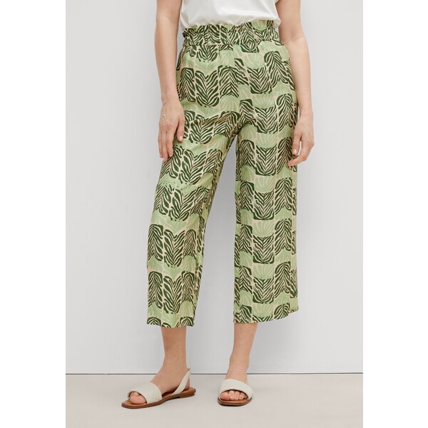 comma REGULAR: CULOTTE MIT FLORALEM MUSTER Spodnie materiałowe light green floral CO121A0KD-M11
