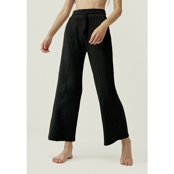 Born Living Yoga SOPHIE PANT Spodnie materiałowe black B4L41E00N-Q11