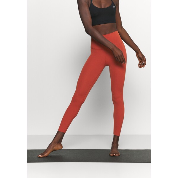 Nike Performance NIKE YOGA LUXE 7/8-INFINALON-LEGGINGS MIT HOHEM TAILLENBUND FÜR DAMEN Legginsy rugged orange/light sienna N1241E0XO-G13