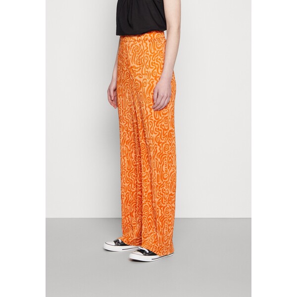 Monki Spodnie materiałowe orange light MOQ21A05D-H11