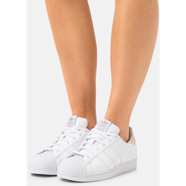 adidas Originals SUPERSTAR VEGAN Sneakersy niskie white AD111A1XO-A11