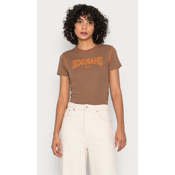 BDG Urban Outfitters LOGO CHAIN TEE T-shirt z nadrukiem chocolate/orange QX721D06J-O11