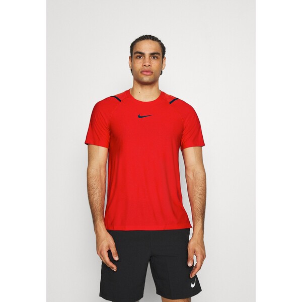 Nike Performance M SS NPC T-shirt z nadrukiem university red/black N1242D345-G11
