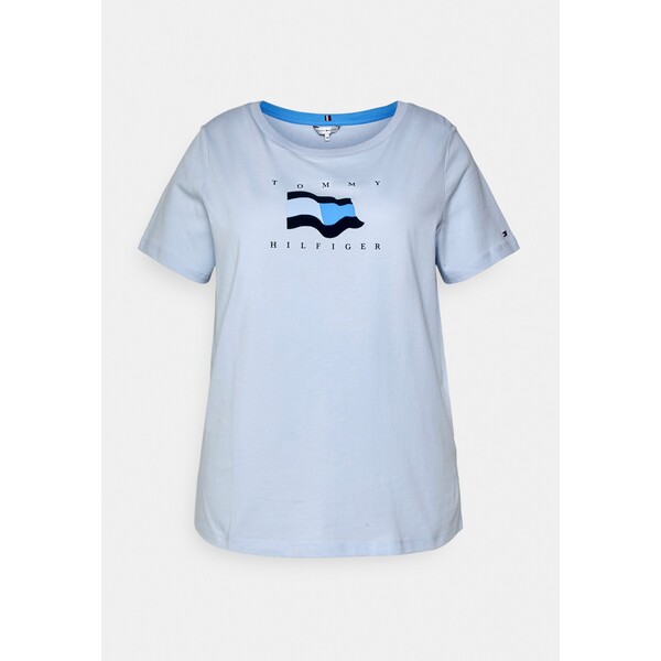 Tommy Hilfiger Curve FLOCK FLAG OPEN T-shirt z nadrukiem breezy blue TOY21D018-K11