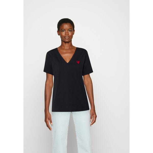 Calvin Klein VALENTINES V NECK T-shirt z nadrukiem black 6CA21D05A-Q11