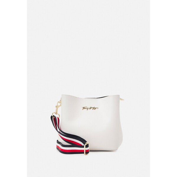 Tommy Hilfiger ICONIC BUCKET Torba na ramię bright white TO151H19L-A11