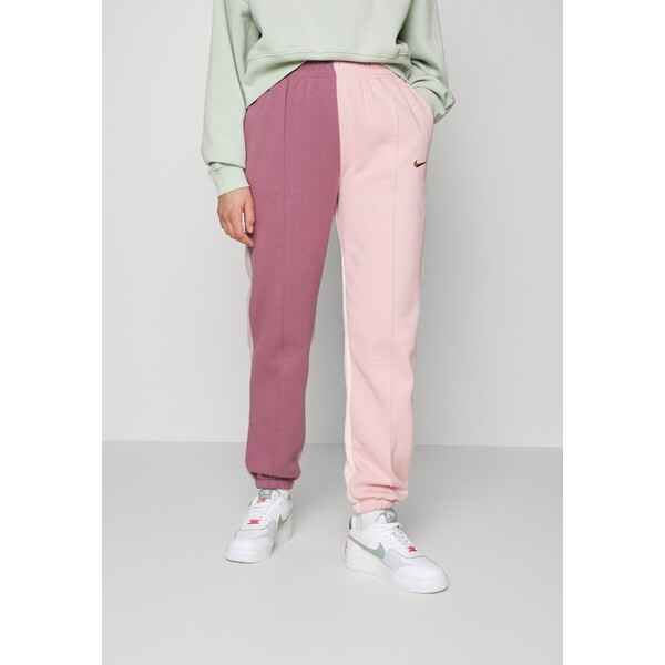 Nike Sportswear Spodnie treningowe light mulberry/pink glaze NI121A0F7-J11