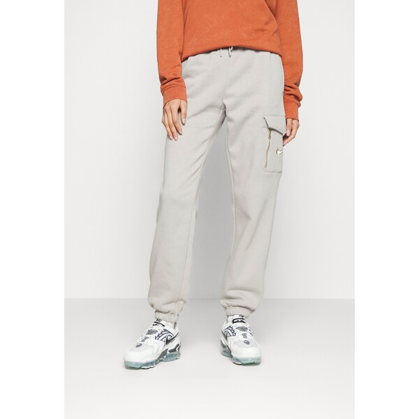 Nike Sportswear PANT LOOSE Spodnie treningowe college grey NI121A0HN-Q11