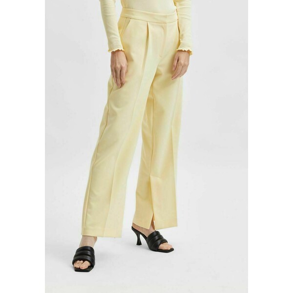 Selected Femme Spodnie materiałowe double cream SE521A0L6-A11