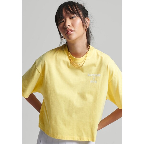 Superdry T-shirt z nadrukiem pale yellow SU221D28D-E11