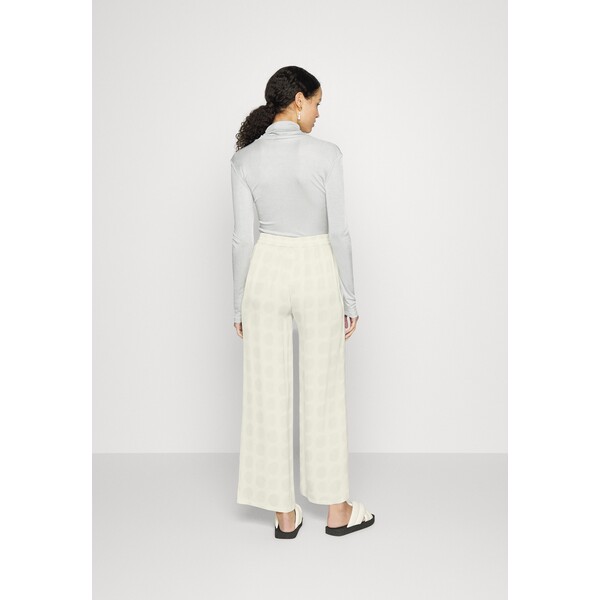 SUMMERY Copenhagen WENDY PANTS Spodnie materiałowe whisper white CEC21A00M-A11