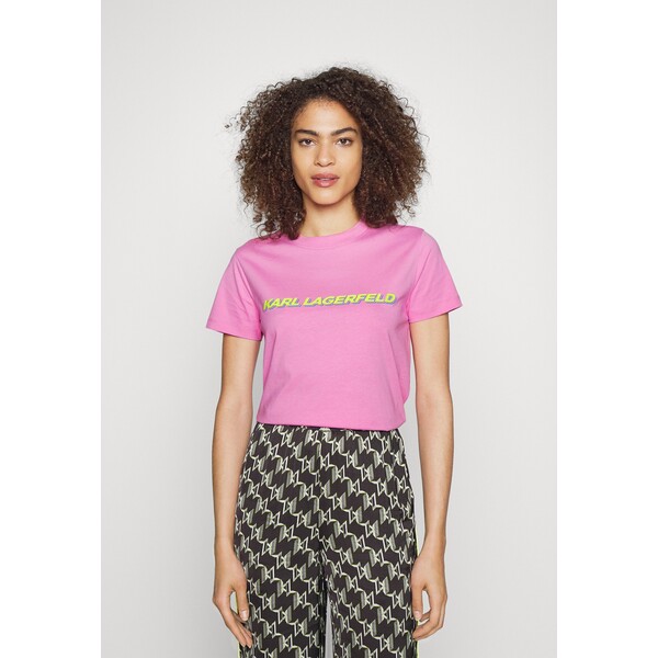 KARL LAGERFELD FUTURE LOGO T-shirt z nadrukiem candy pink K4821D0A1-J11