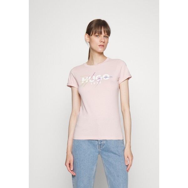 HUGO THE SLIM TEE T-shirt z nadrukiem light pastel pink HU721D090-J11