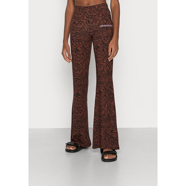 On Vacation TIGER FLARE PANTS Spodnie materiałowe brown ONG21A001-O11