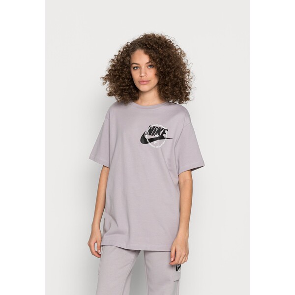 Nike Sportswear TEE T-shirt z nadrukiem amethyst ash NI121D0PD-C11