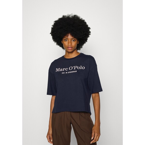Marc O'Polo ROUND NECK T-shirt z nadrukiem deep blue sea MA321D15W-K11
