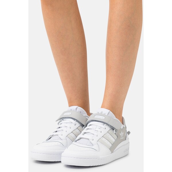 adidas Originals FORUM Sneakersy niskie white AD111A1WP-A11