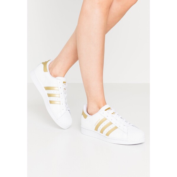 adidas Originals SUPERSTAR Sneakersy niskie footwear white/gold metallic AD111A15M-A12