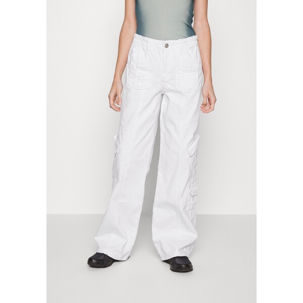 BDG Urban Outfitters Spodnie materiałowe white QX721A01G-A11