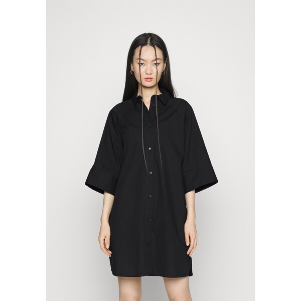 Monki HILLEVI DRESS Sukienka koszulowa black dark MOQ21C0CU-Q11