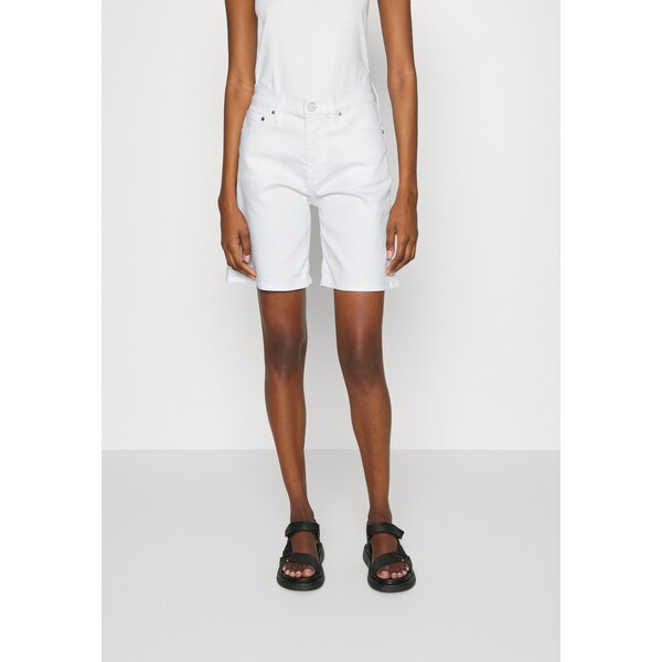 Calvin Klein BERMUDA Szorty jeansowe bright white 6CA21S00B-A11